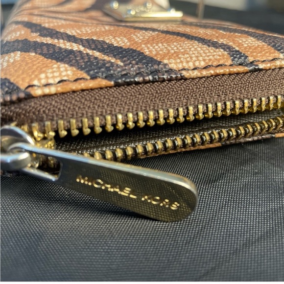 EUC Rare Michael Kors Gold & Black Tiger Strip Wallet - Picture 6 of 6